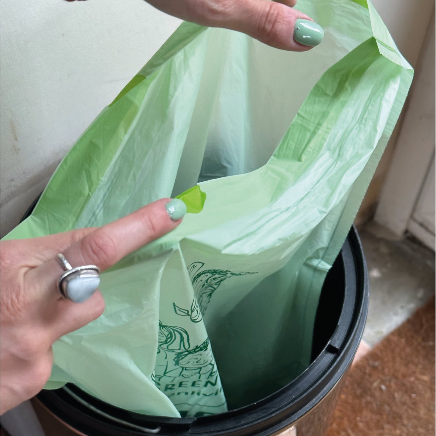 Compostable Drawstring Bin Bags | 40 Litre (25 bags) - EcoGreenLiving