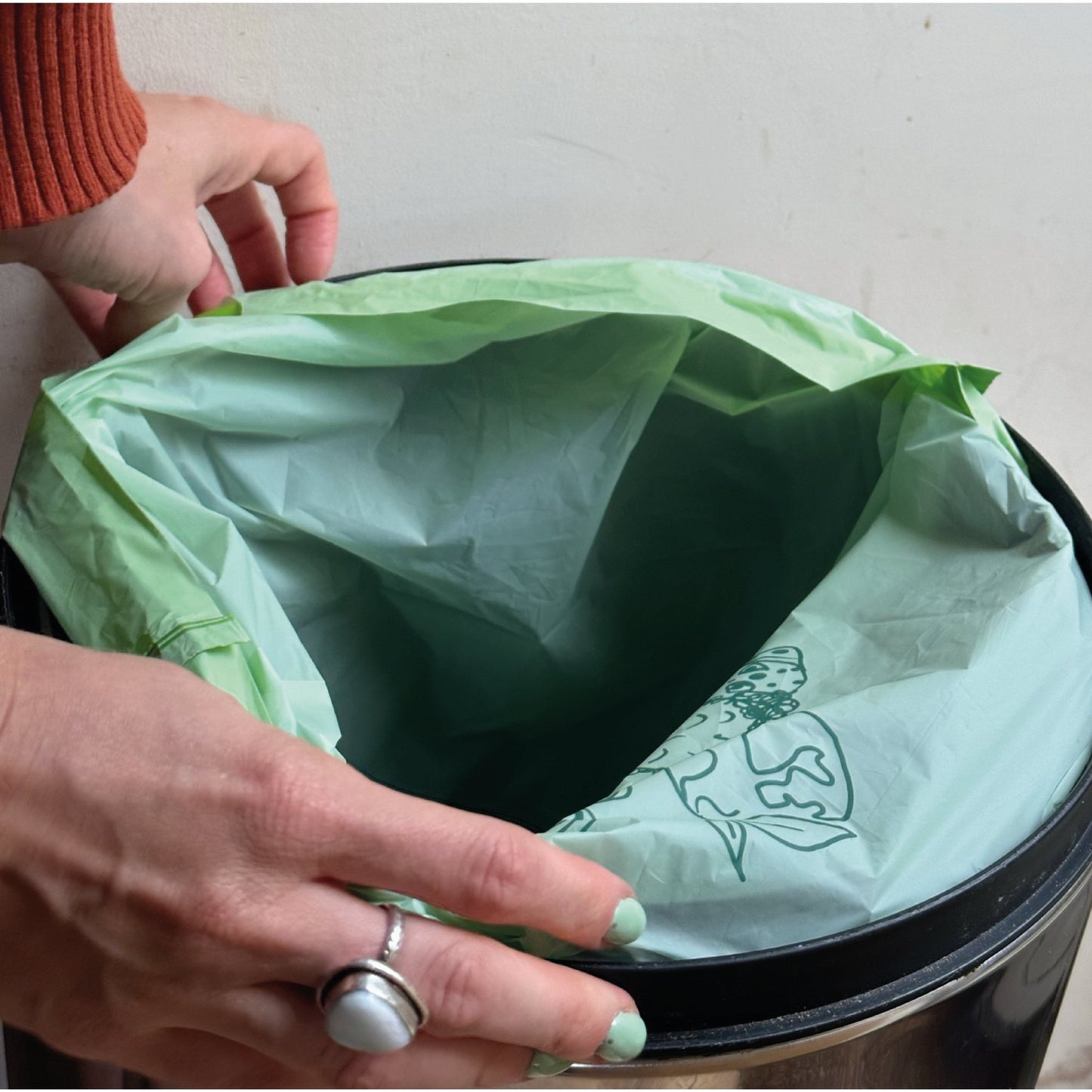 Compostable Drawstring Bin Bags | 40 Litre (25 bags) - EcoGreenLiving